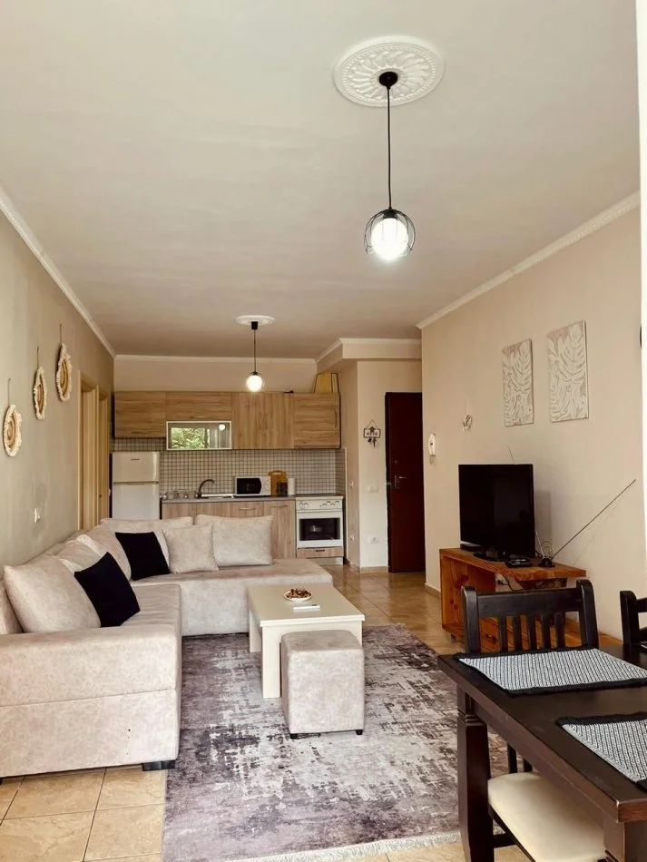 Tirane, jepet me qera apartament 2+1 Kati 1, 90 m² 620 € (Don Bosko tek Kisha)
