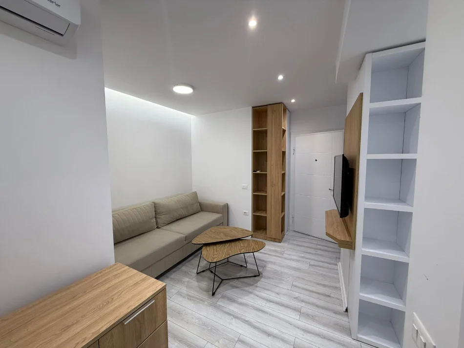 Tirane, jap me qera 1+1 , 1 m² 