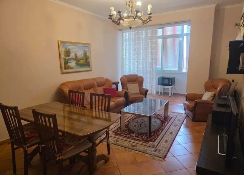 Tirane, jepet me qera apartament 2+1 Kati 5, 80 m² 650 € (Rruga Fortuzi)