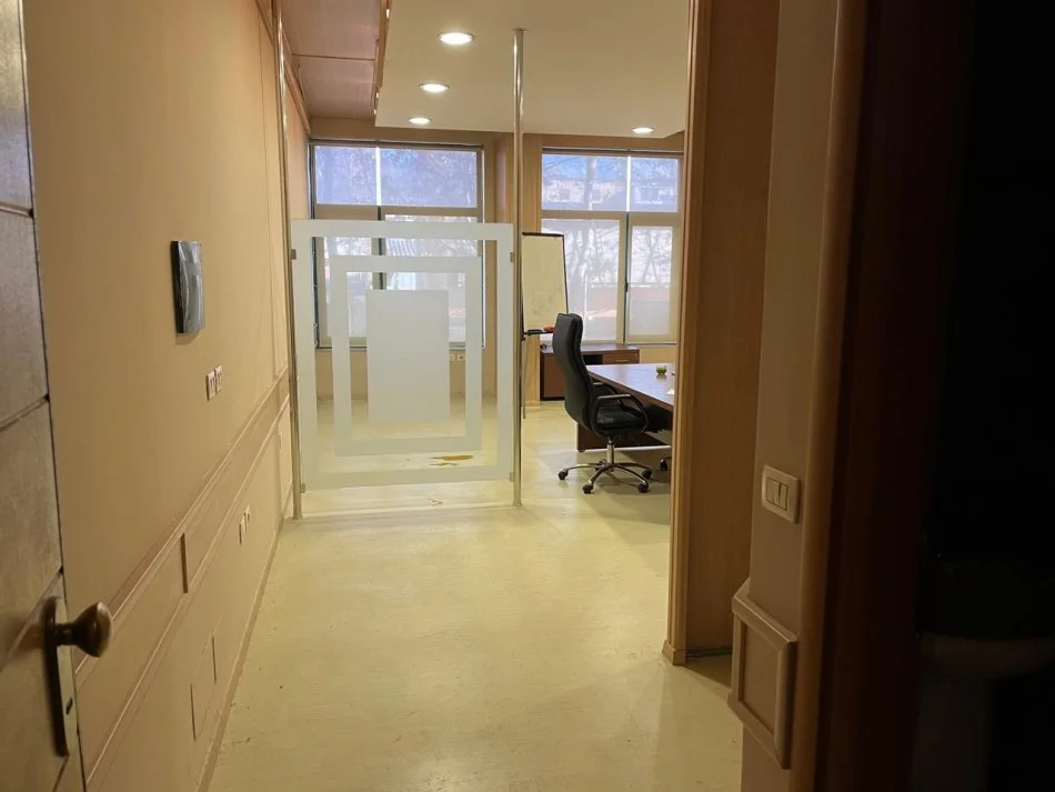 Tirane, jepet me qera apartament 1+1 Kati 1, 50 m² 500 € (Don Bosko)