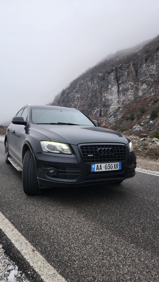 Tirane, shitet SUV Audi q5 Nafte, e zeze tiptronik Klima 357.000 km 11.300 €