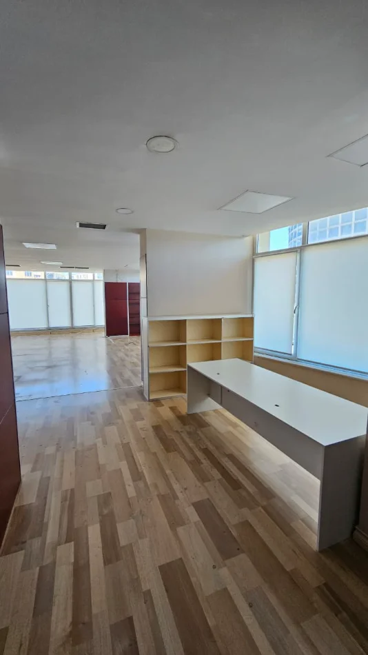 Tirane, jepet me qera aktivitet biznesi , 260 m² 3.000 € (liqeni artificial)