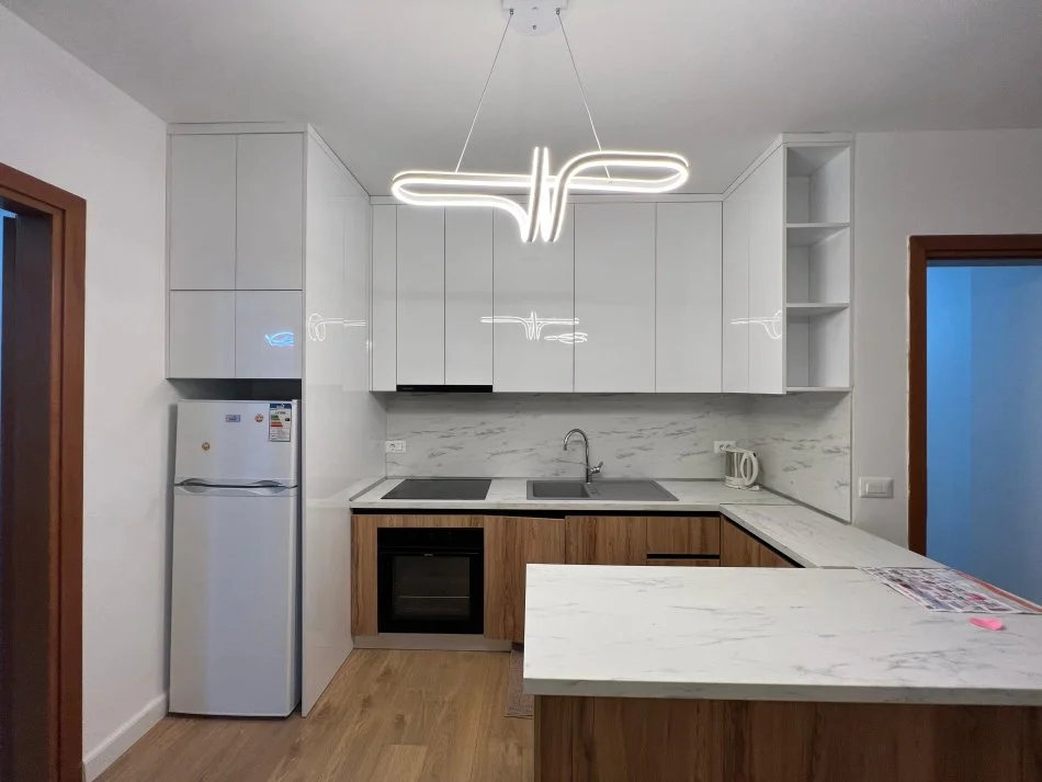 Tirane, jepet me qera apartament 2+1 Kati 6, 120 m² 800 € (Rruga e kavajes)