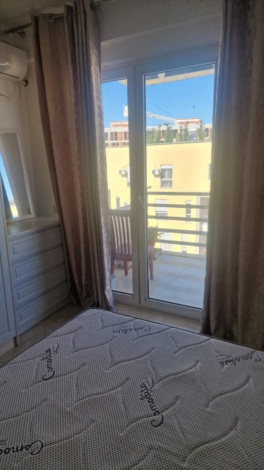 Tirane, jepet me qera apartament 2+1 Kati 7, 90 m² 550 € (Rruga e Kavajes perballe Delijorgjit)