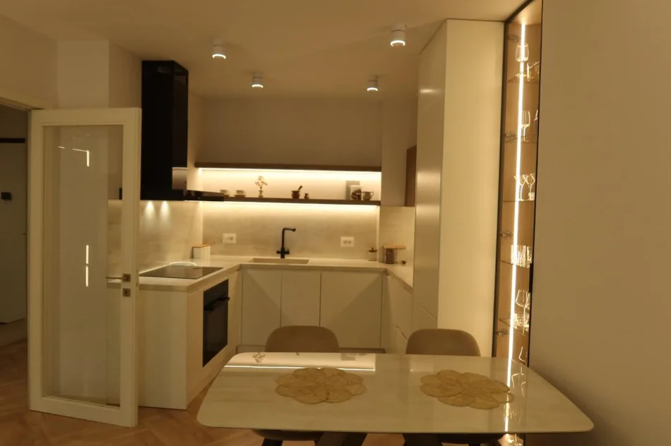 Tirane, shitet apartament 2+1 , 126 m² (Lake View)