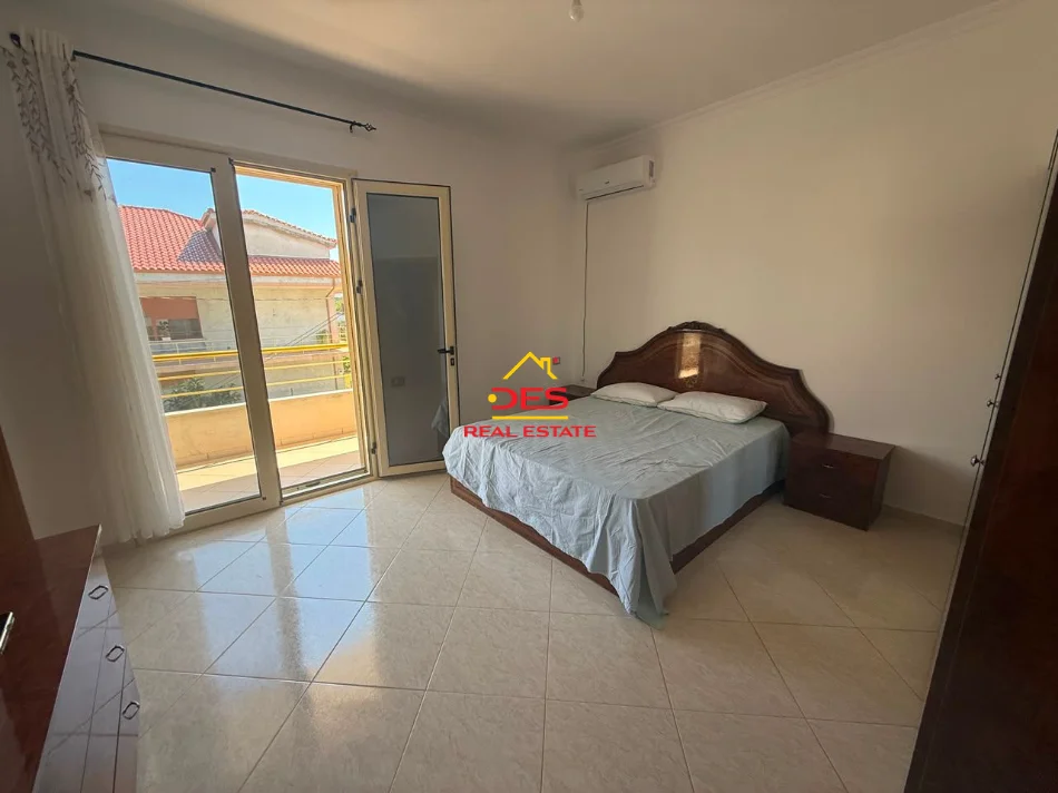 Vlore, jepet me qera Vile 3+1+Ballkon Kati 2, 110 m² 330 € (Rruga Sokrat Leka)