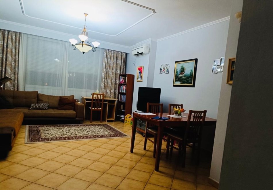 Tirane, jepet me qera apartament 1+1 Kati 5, 58 m² 580 € (Rruga e Elbasanit)