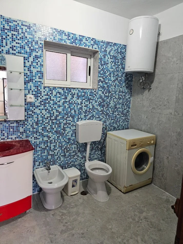 Tirane, jepet me qera 2+1+Ballkon Kati 1, 115 m² 400 € 