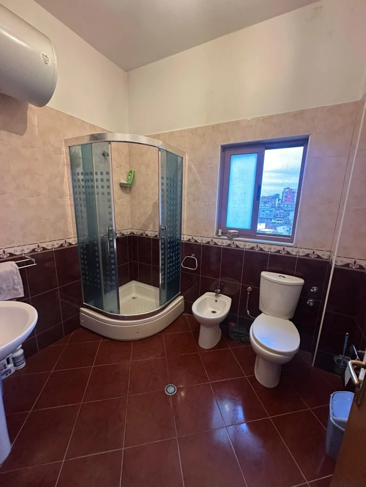 Tirane, jepet me qera apartament 3+1+Ballkon Kati 3, 130 m² 400 € (Fresk)