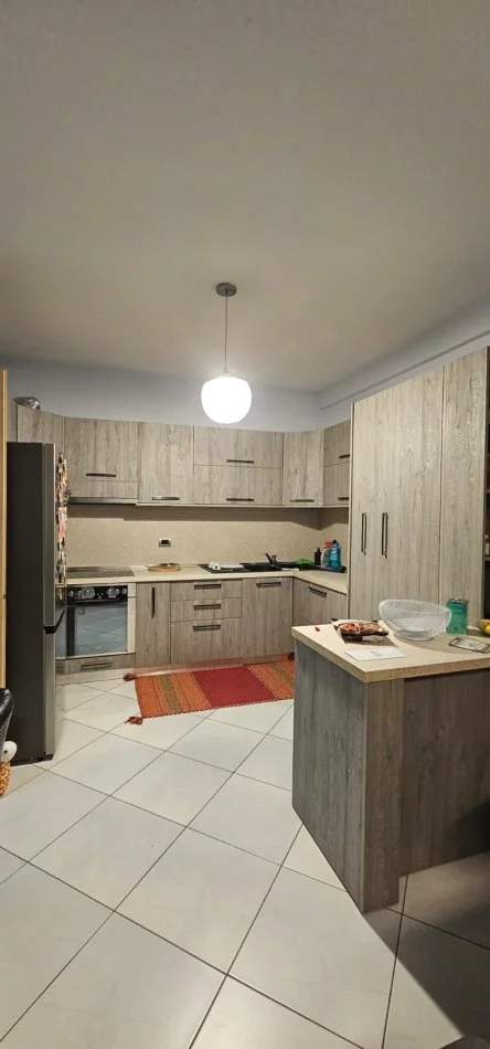 Tirane, jepet me qera 2+1+Ballkon Kati 6, 80 m² 600 € (Rruga Teodor Keko)