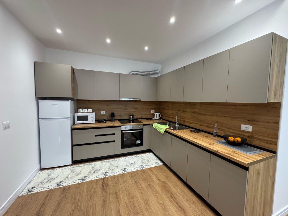 Tirane, jepet me qera apartament 2+1 Kati 7, 92 m² 800 € (Rruga 5 Maji)
