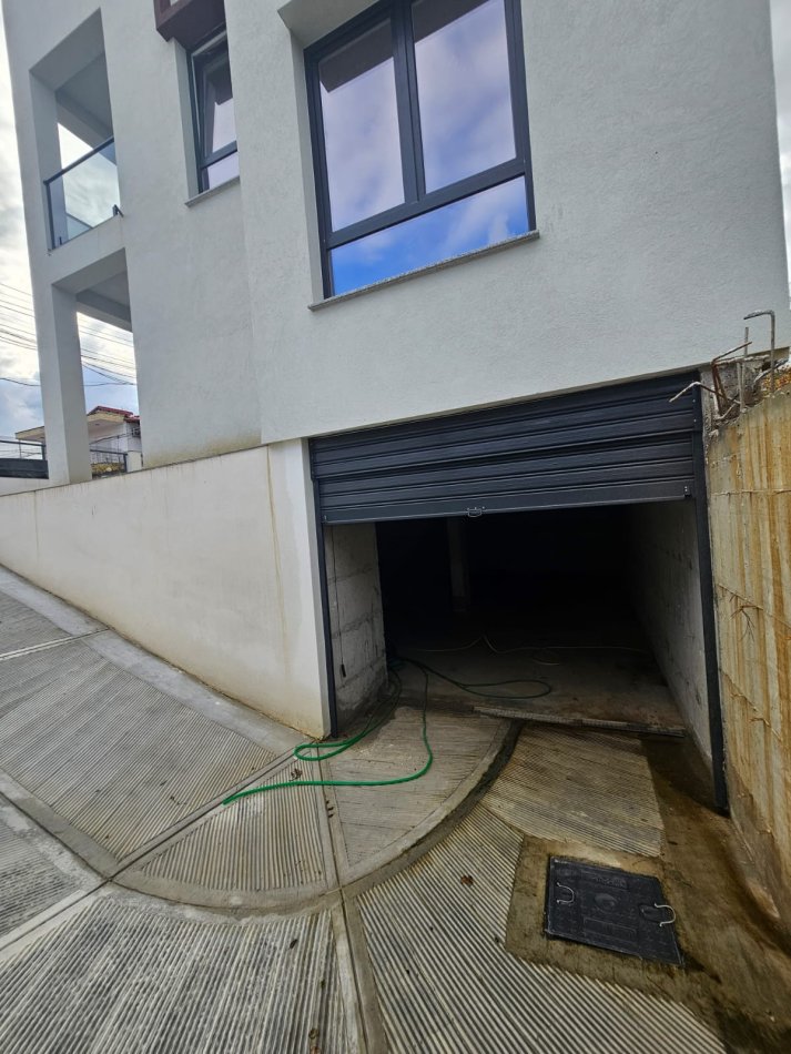 Tirane, shitet Vile 3 Katshe , 100 m² 350.000 € (Rruga Eshref Ademaj , Sauk)