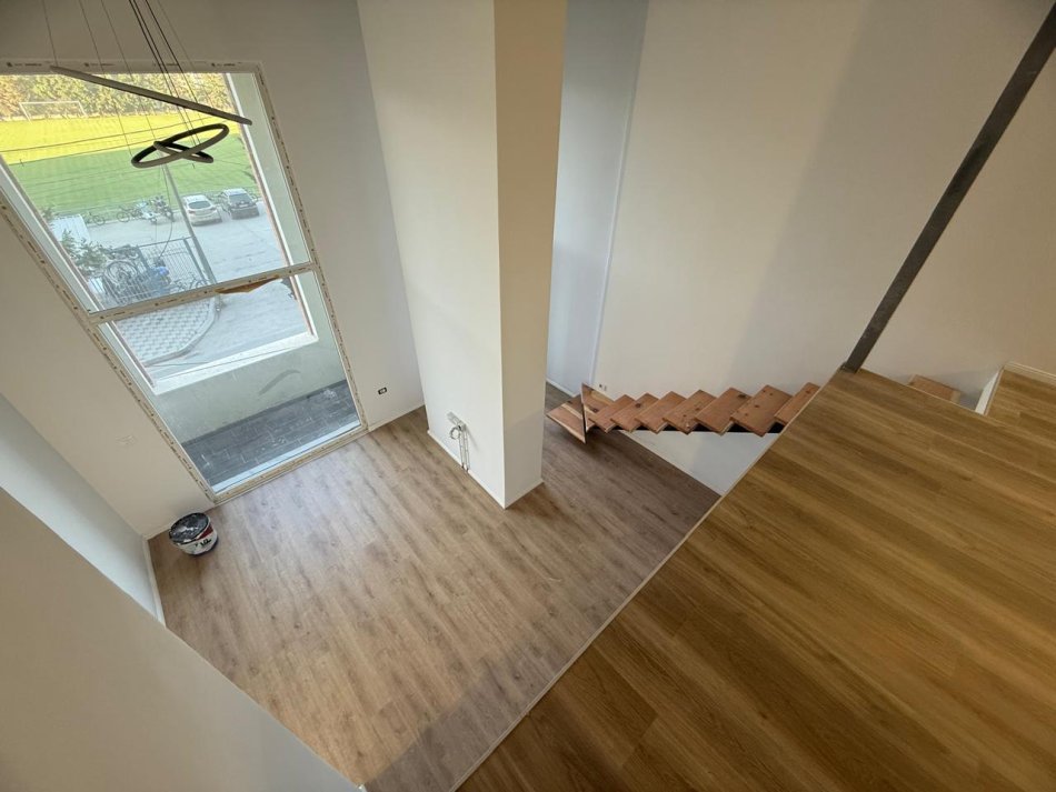 Tirane, jepet me qera ambjent biznesi Kati 1, 60 m² 400 €