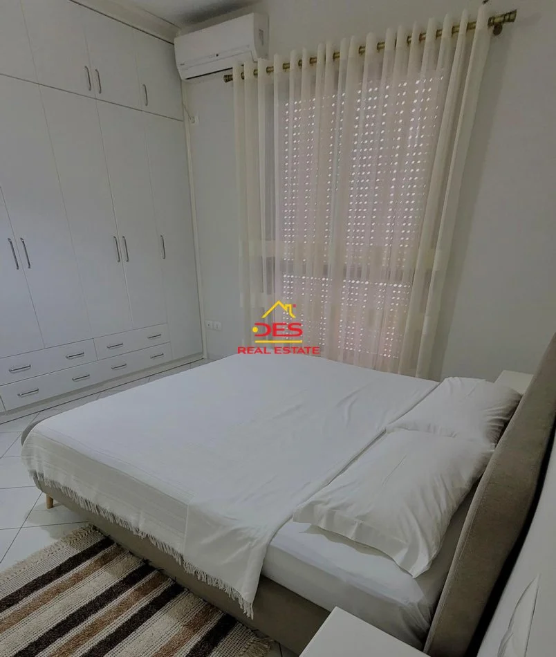 Vlore, jepet me qera apartament 1+1+Ballkon Kati 3, 85 m² 450 € (Rruga Murat Tërbaçi)