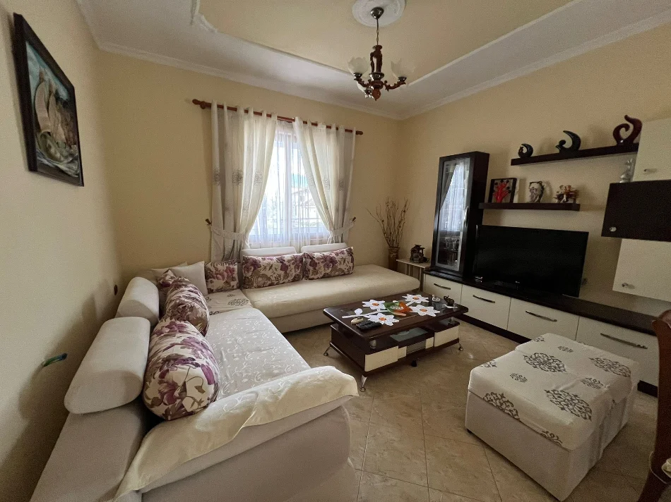 Tirane, jepet me qera shtepi 2+1+Aneks+Ballkon Kati 3, 120 m² 450 € (Rruga Osman Jonuzi Nr.45)