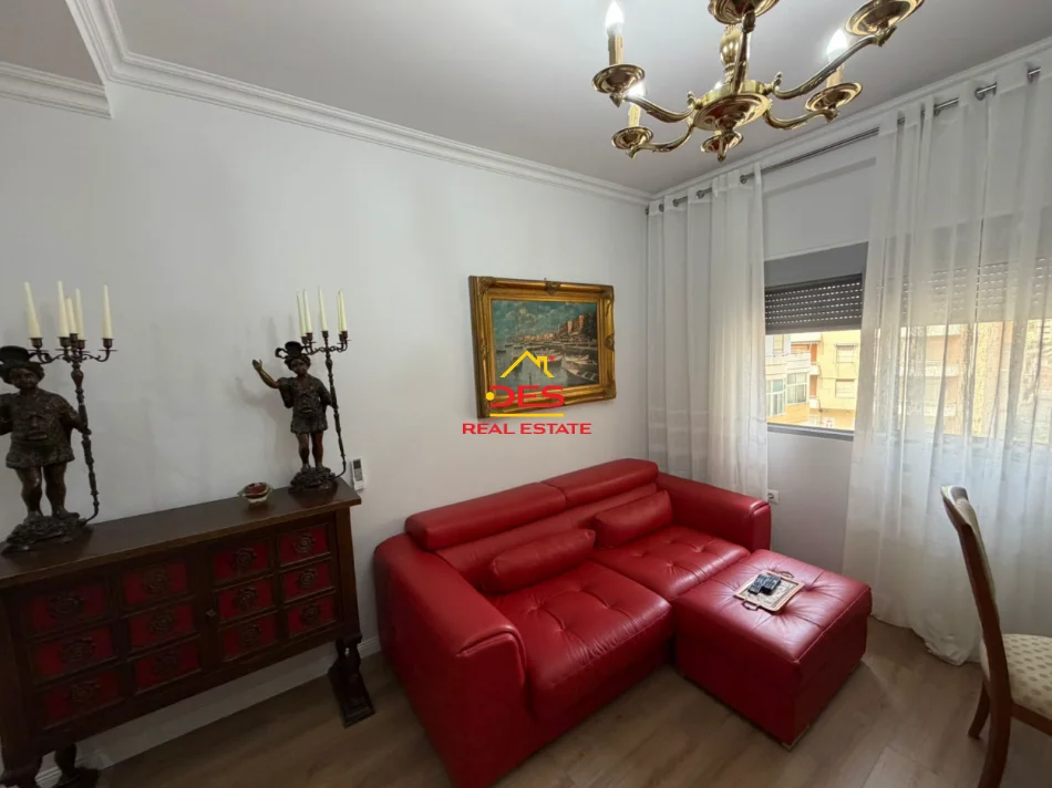 Vlore, shitet apartament 1+1+Ballkon Kati 2, 48 m² 100.000 € (Rruga Pelivan Leskaj)