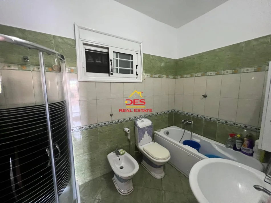 Vlore, jepet me qera shtepi 2+1+Ballkon Kati 0, 120 m² 300 € (Rruga Sazani)