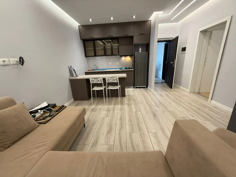 Tirane, jepet me qera apartament 1+1 Kati 6, 49 m² 550 € (Hoxha tahsim)