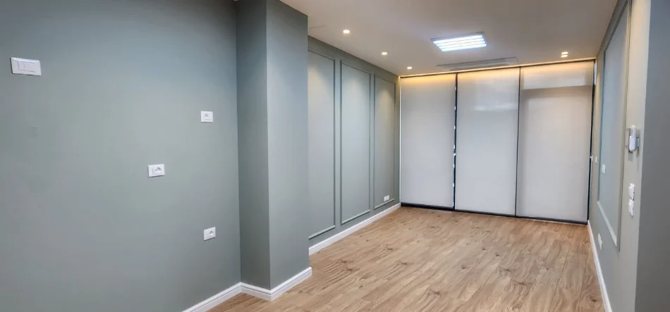 Tirane, jepet me qera apartament 2+1+Ballkon Kati 6, 81 m² 1.600 € (Lake View)