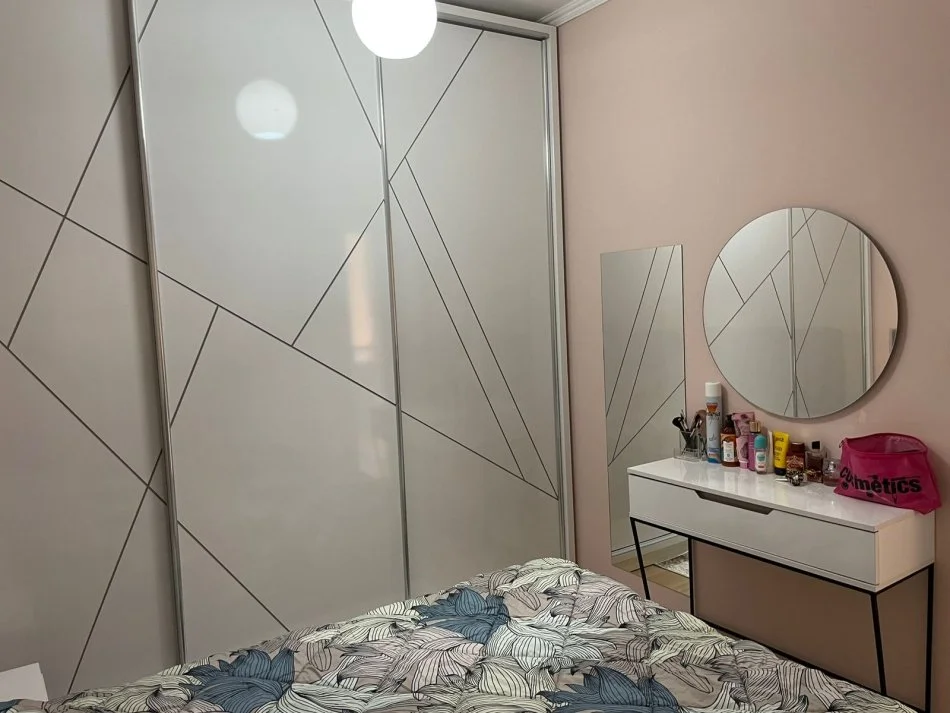 Tirane, jepet me qera apartament 1+1+Ballkon Kati 5, 650 € 