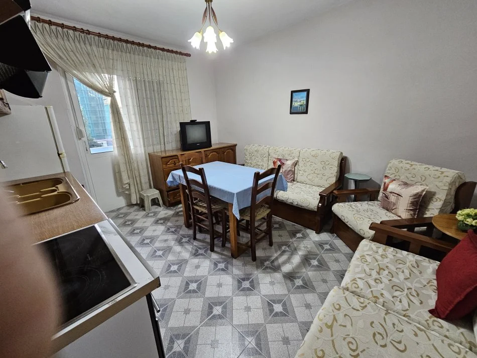Tirane, jepet me qera apartament 2+1+Ballkon Kati 3, 500 € (21 Dhjetori)