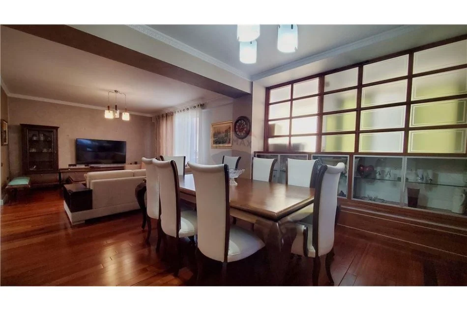 jepet me qera 3+1 , 2.500 € (bllok)