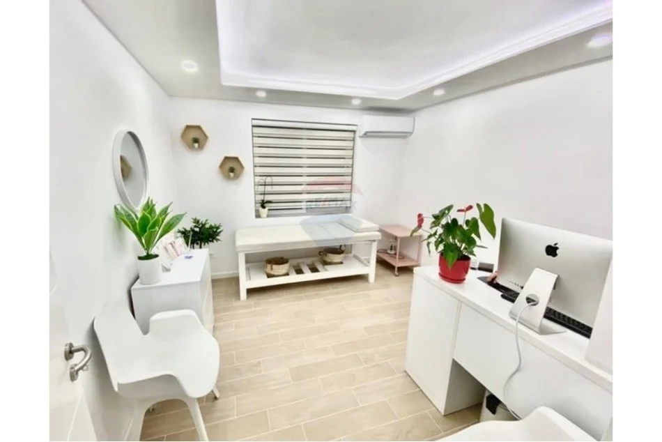 jepet me qera , 68 m² 800 € (Jepet me qira ambient biznesi ne Vasil Shanto!)