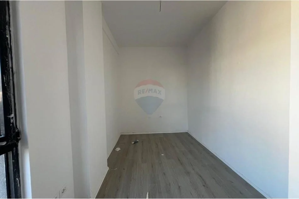 jepet me qera , 127 m² 1.000 € (Apartament 2+1+2 per qira tek Pazari i Ri)
