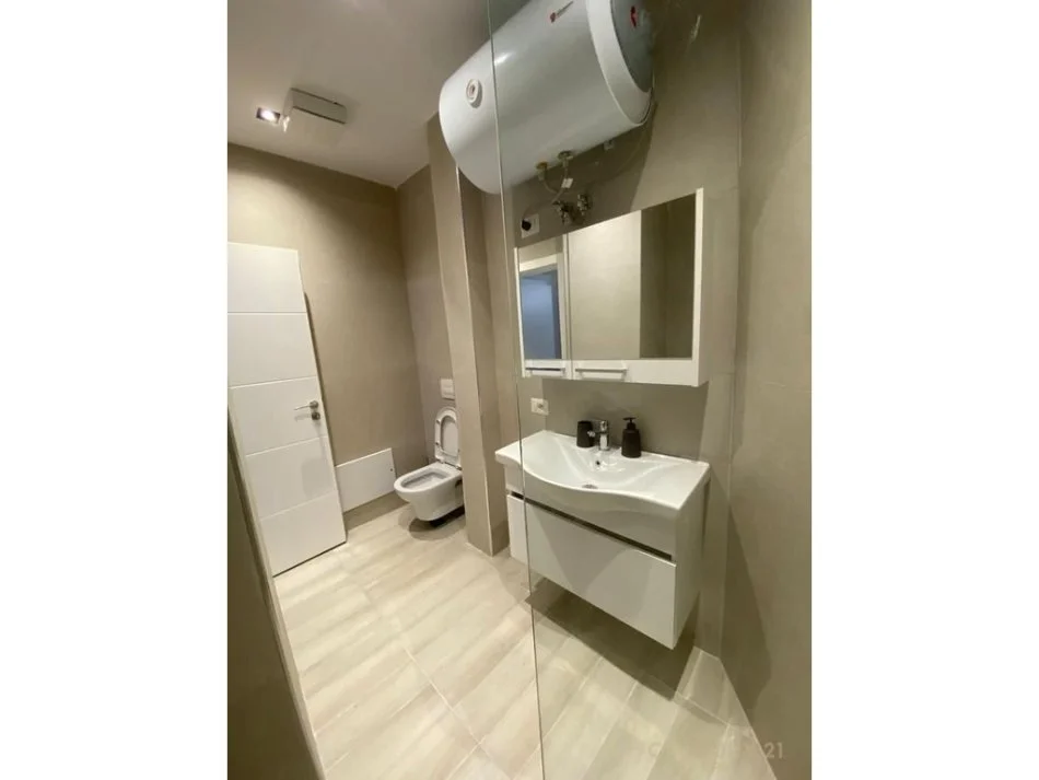 Tirane, jepet me qera apartament 1+1 Kati 2, 65 m² 500 € (21 Dhjetori, pranë Fakultetit të Inxhinierisë së Ndërtimit, përballë konvikteve)