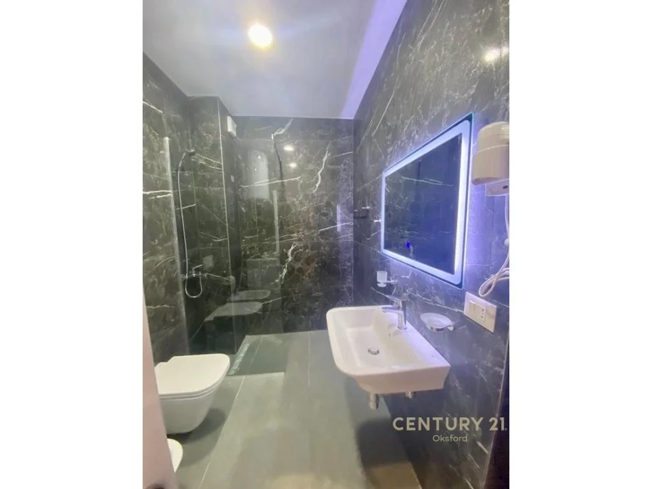 Tirane, jepet me qera garsonier 1+1 Kati 10, 44 m² 650 € 