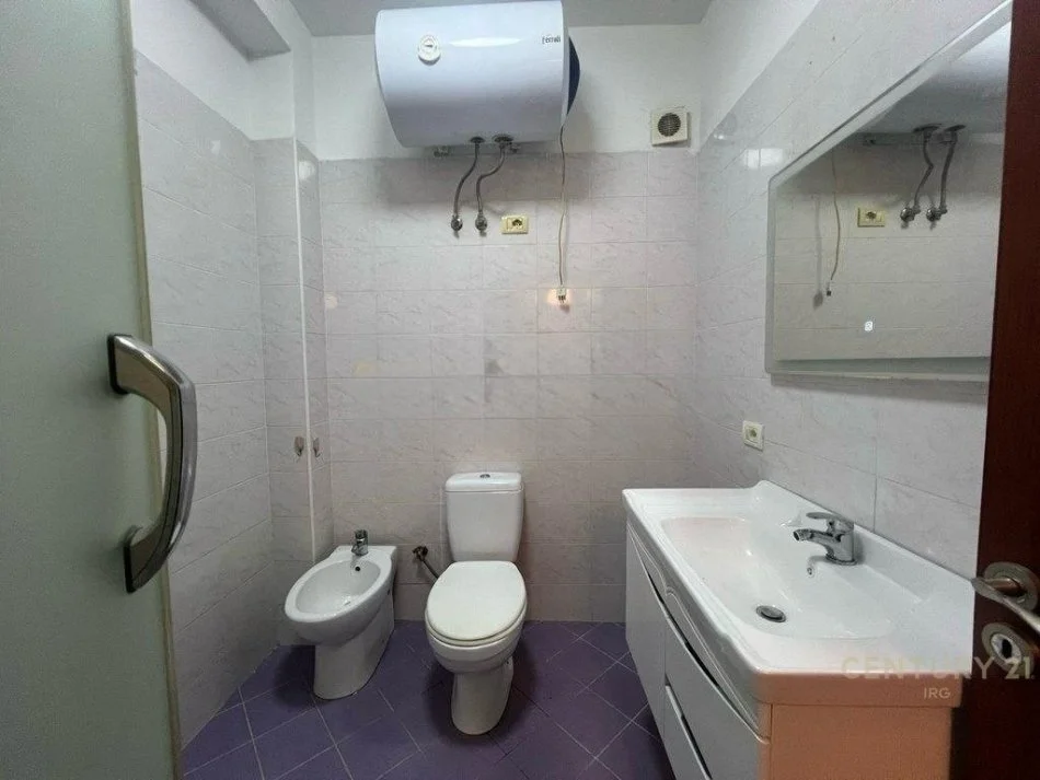 Tirane, jepet me qera apartament 2+1+Ballkon Kati 3, 60 m² 450 € (Kodra e Diellit, Rruga Bill Klinton, Tiranë)