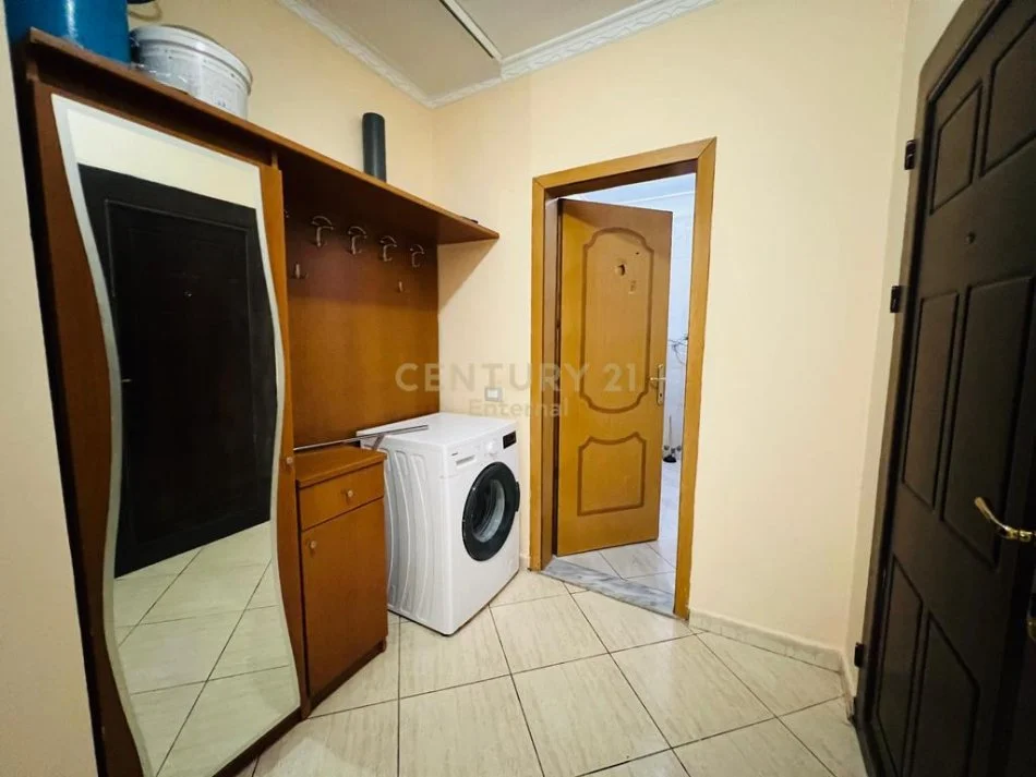 Tirane, jepet me qera apartament 1+1+Ballkon Kati 2, 66 m² 500 € (Rruga e Dibrës, pranë Selvisë, Tiranë)