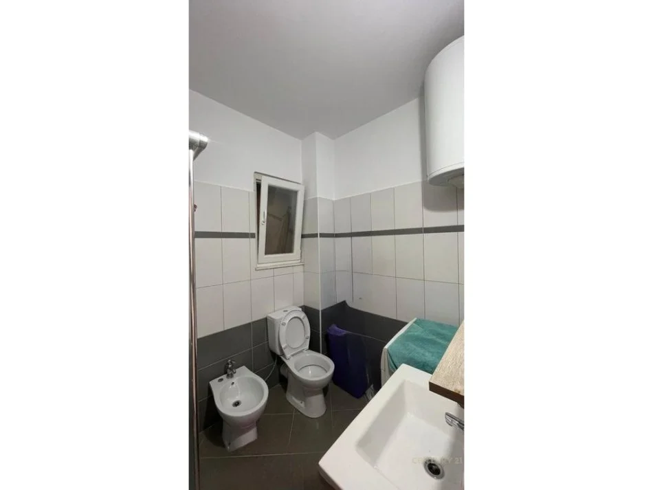 Tirane, jepet me qera apartament 2+1+Ballkon Kati 3, 104 m² 450 € (Hyrja e Freskut, Tiranë)