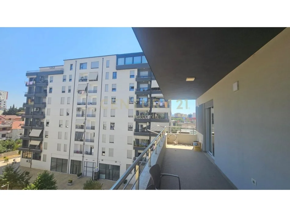 Tirane, jepet me qera apartament 2+1+Aneks+Ballkon Kati 4, 116 m² 500 € (Kinostudio, Tiranë)