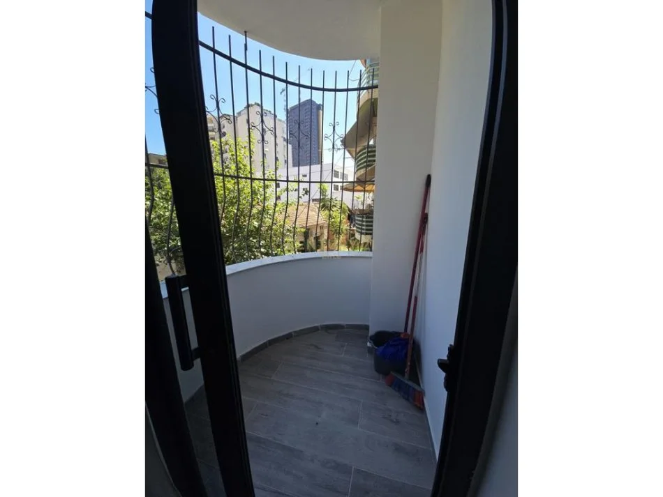 Tirane, jepet me qera apartament 1+1+Ballkon Kati 1, 60 m² 700 € (Bulevardi Zogu i Parë, Tiranë)