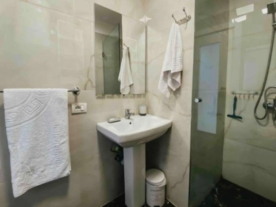 Tirane, jepet me qera apartament 1+1+Ballkon Kati 9, 57 m² 135.000 € (Usluga, Tiranë)