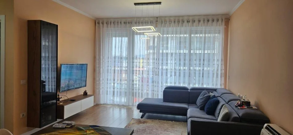 Tirane, jepet me qera apartament 2+1+Ballkon Kati 6, 94 m² 700 € (Fiori Di Bosco)