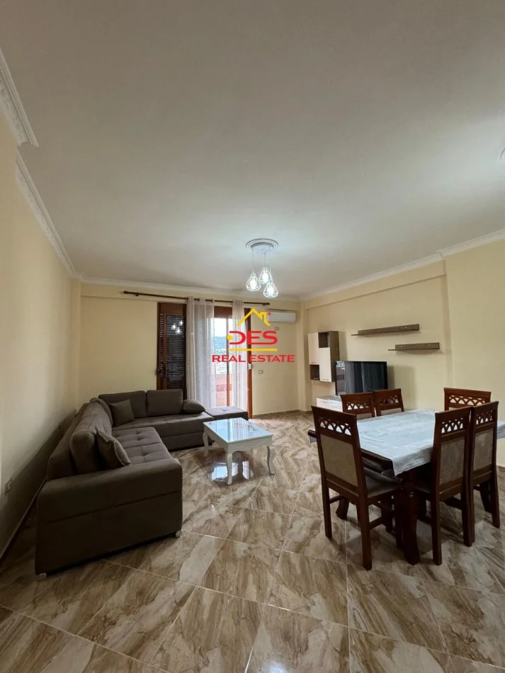 Vlore, jepet me qera apartament 2+1+Ballkon Kati 10, 120 m² 350 € (Rruga Hajredin Haxhiraj)