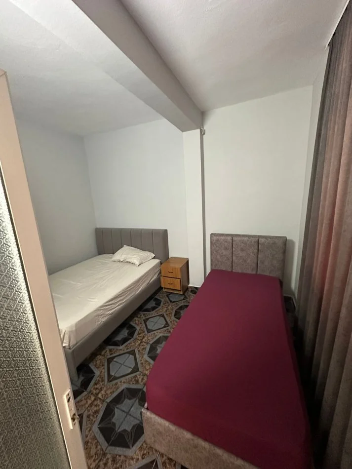 Tirane, jepet me qera apartament 2+1 Kati 1, 100 m² 550 € (ISH PARKU I AUTOBUZAVE)