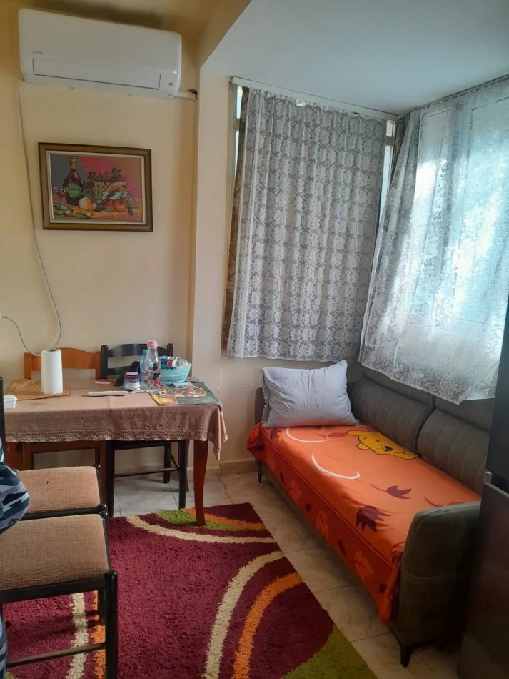 Tirane, jepet me qera apartament 1+1+Aneks Kati 1, 65 m² 300 € (Kongresi i Manastirit)