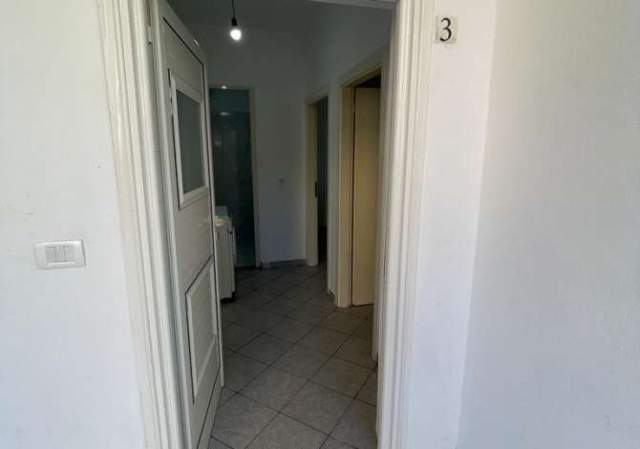 Tirane, jepet me qera 1+1 Kati 1, 50 m² 30.000 Leke
