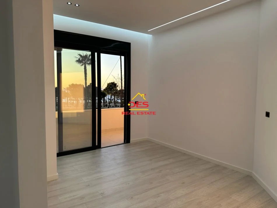 Vlore, shitet apartament 2+1+Ballkon Kati 1, 108 m² 355.000 € (Rruga Murat Tërbaçi)