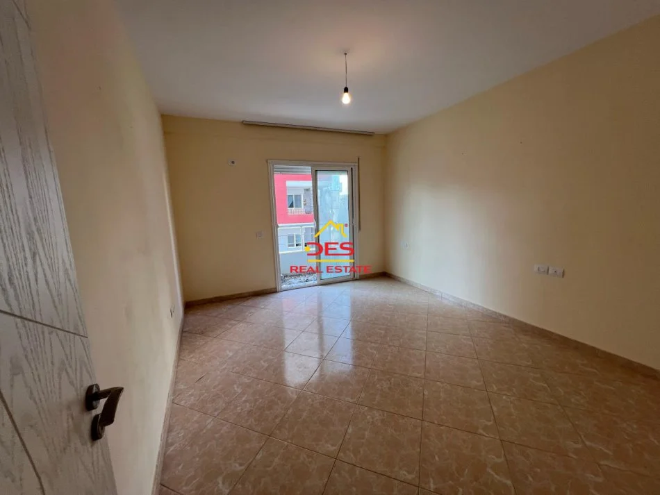 Vlore, shitet apartament 2+1+Ballkon Kati 4, 98 m² 117.600 € (Rruga Jeronim de Rada ,Vlorë)