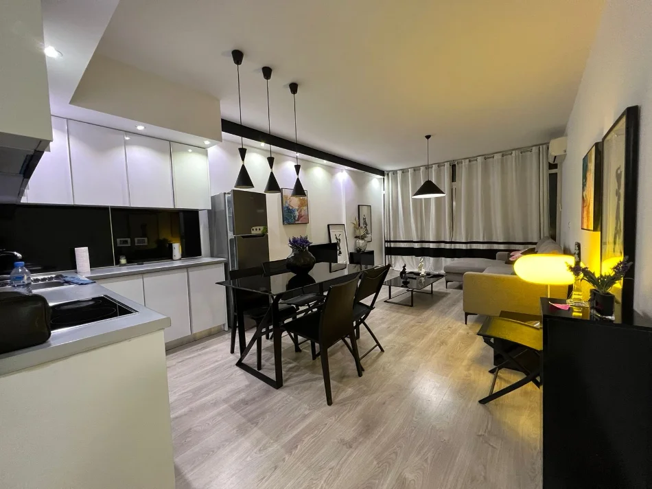 Tirane, jepet me qera apartament 1+1 Kati 3, 76 m² 650 € 