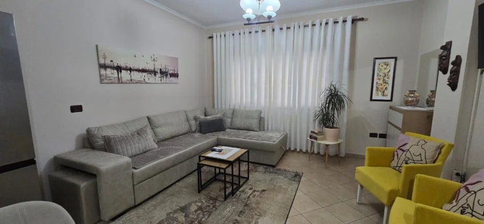Tirane, jepet me qera apartament 1+1 Kati 3, 75 m² 600 € 