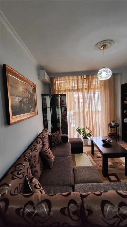 Tirane, jepet me qera apartament 2+1 Kati 1, 90 m² 450 € (Rrethi i Shkozes)