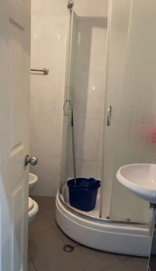 Tirane, jepet me qera apartament 1+1+Ballkon Kati 3, 65 m² 350 € (rruga Bill Klinton)