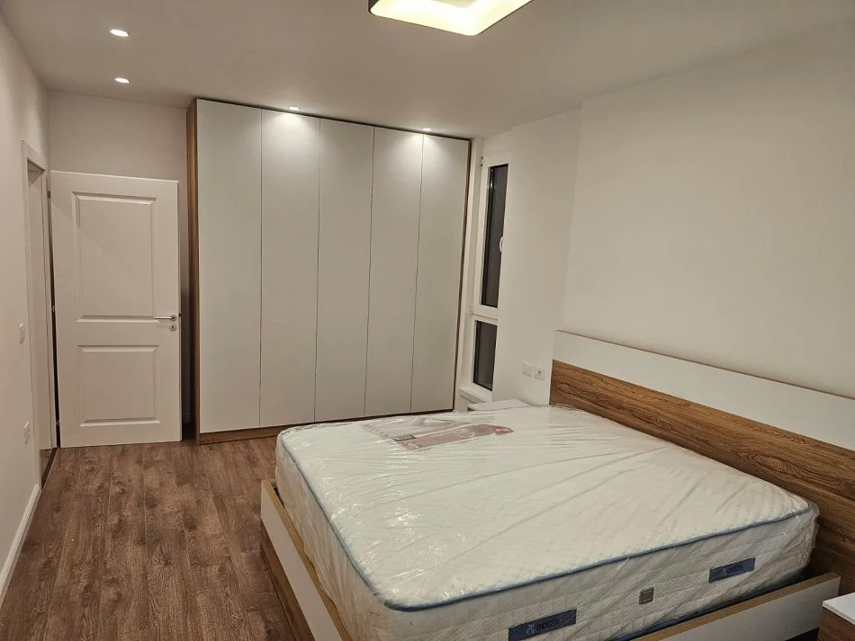 Tirane, jepet me qera apartament 2+1+Aneks+Ballkon Kati 7, 110 m² 800 € (Fusha Aviacionit)