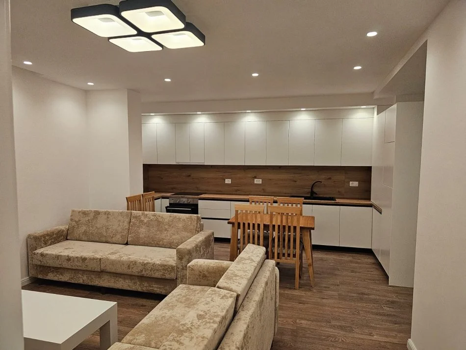 Tirane, jepet me qera apartament 2+1+Aneks+Ballkon Kati 7, 110 m² 800 € (Fusha Aviacionit)