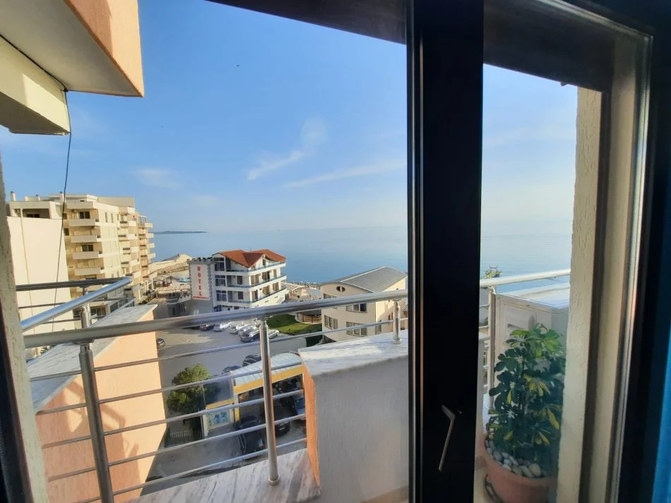 Durres, jepet me qera apartament 2+1+Ballkon Kati 8, 1.200 € (Vollga Durres)